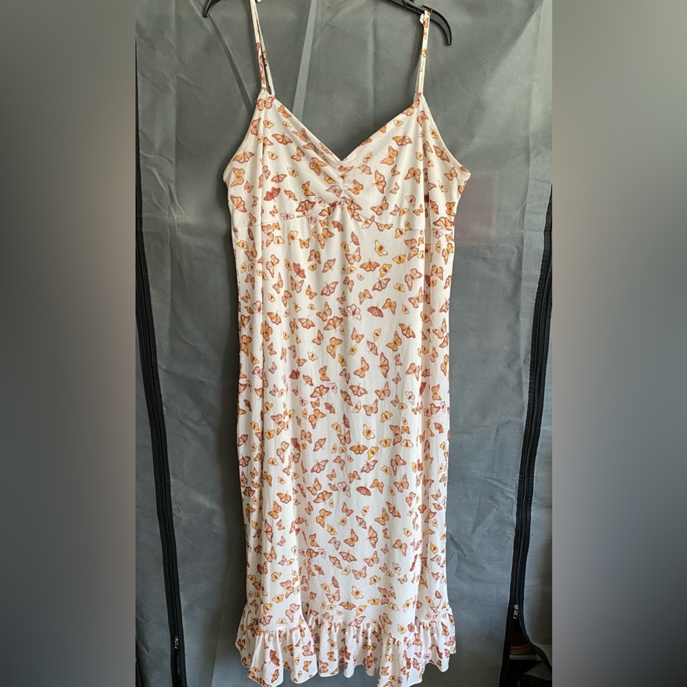 Butterfly dress. Length: midi Size: 1X Color: off white with orange butterflies.